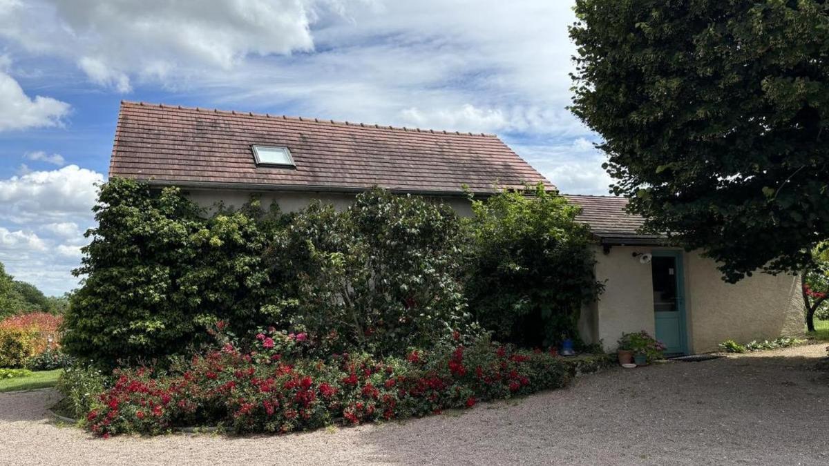 Gite De La Roseraie Louchy-Montfand Exterior photo
